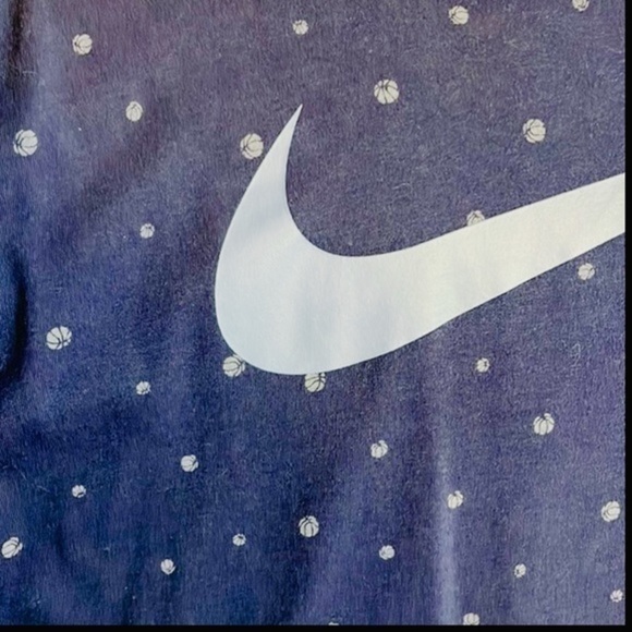 Nike Men’s Navy Basketball Graphic Tee - Picture 3 of 4